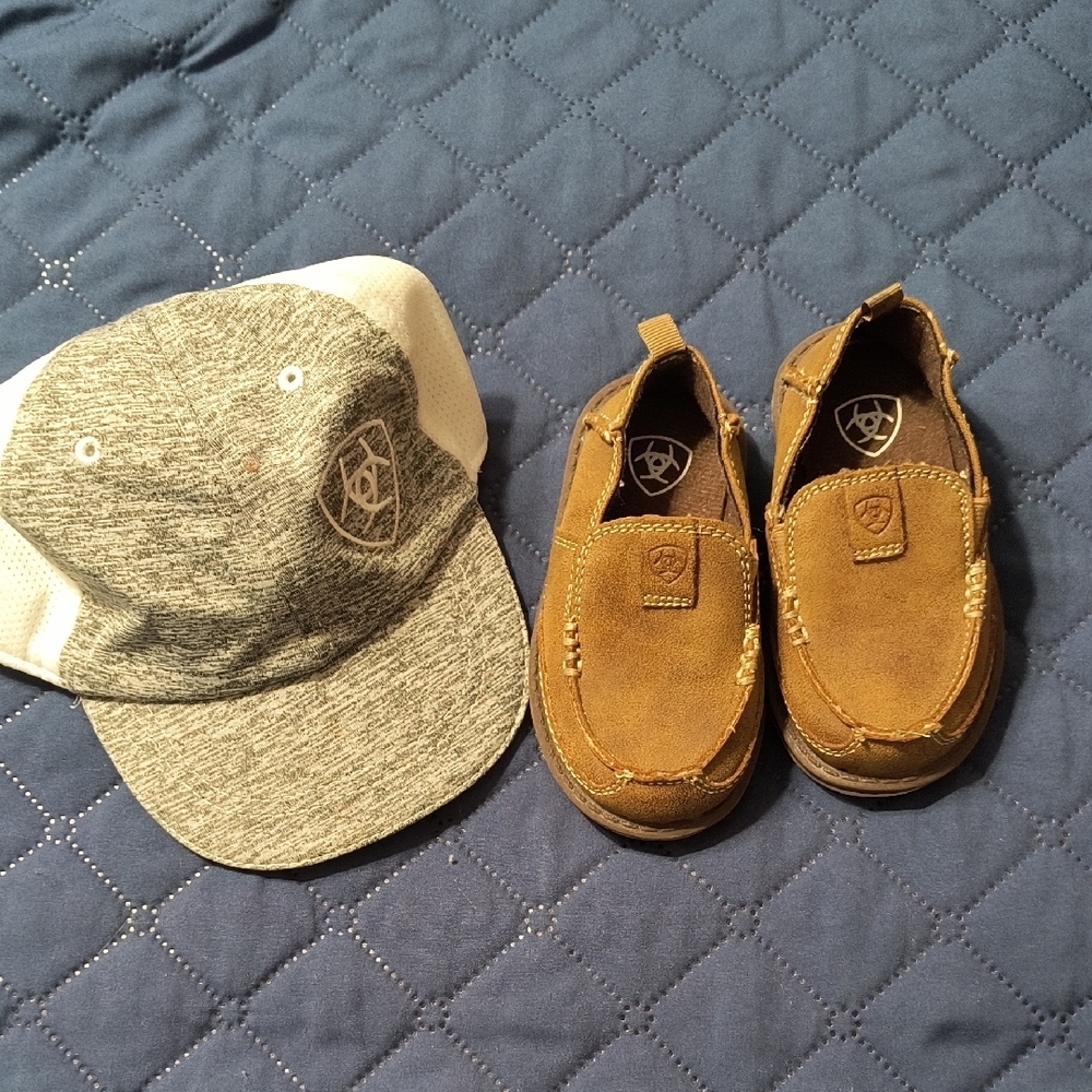 Ariat Gray Cap and Brown Shoes Set